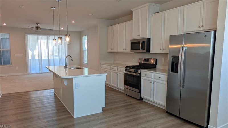 Photo 3 of 19 residential for sale in Suffolk virginia