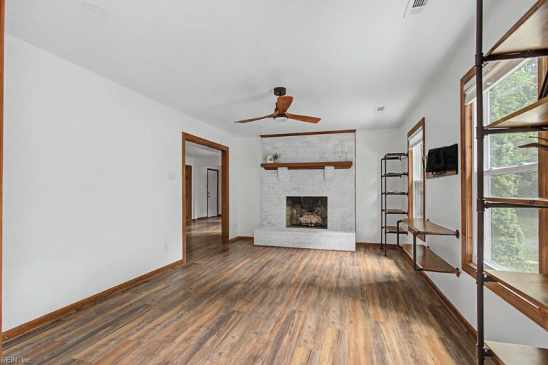 Photo 10 of 35 residential for sale in Gloucester County virginia