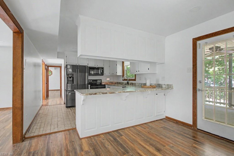Photo 14 of 35 residential for sale in Gloucester County virginia
