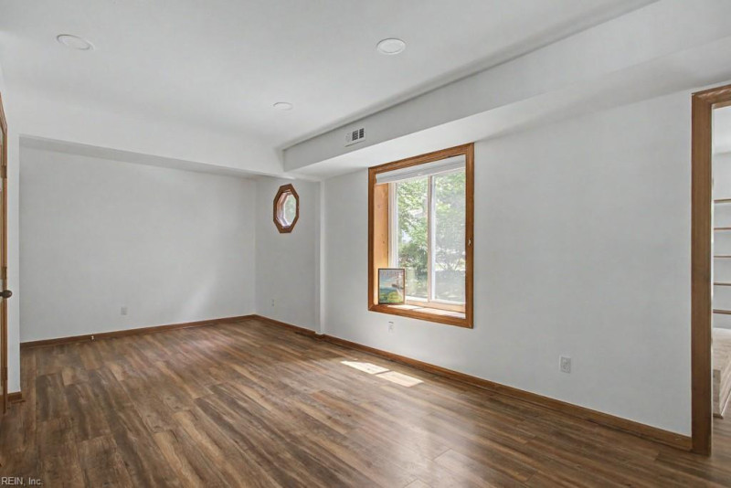 Photo 17 of 35 residential for sale in Gloucester County virginia
