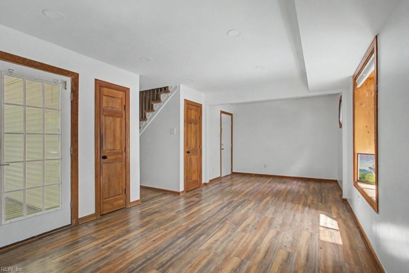 Photo 18 of 35 residential for sale in Gloucester County virginia