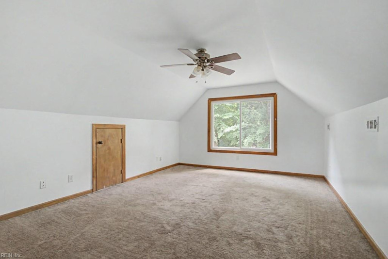 Photo 23 of 35 residential for sale in Gloucester County virginia