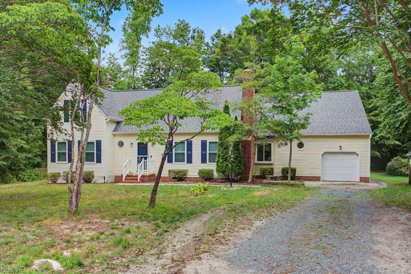 Photo 3 of 35 residential for sale in Gloucester County virginia