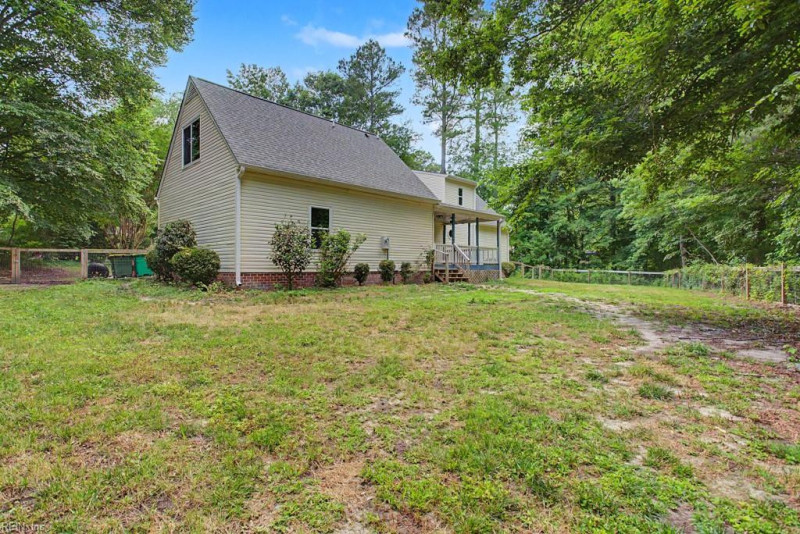 Photo 31 of 35 residential for sale in Gloucester County virginia