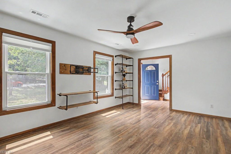 Photo 7 of 35 residential for sale in Gloucester County virginia