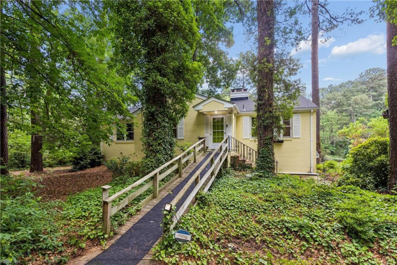 Photo 10 of 49 residential for sale in Virginia Beach virginia