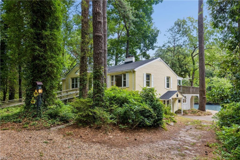 Photo 11 of 49 residential for sale in Virginia Beach virginia