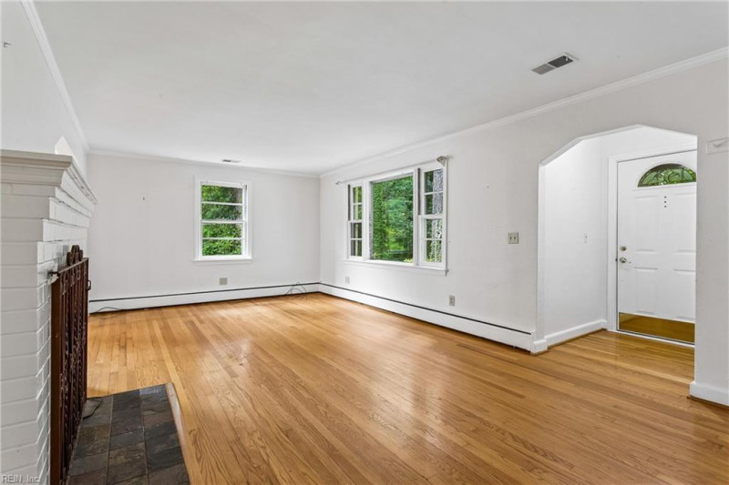 Photo 14 of 49 residential for sale in Virginia Beach virginia