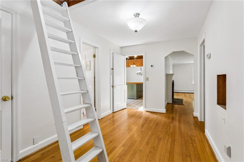 Photo 25 of 49 residential for sale in Virginia Beach virginia