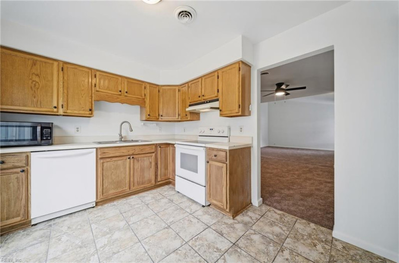 Photo 10 of 27 residential for sale in Virginia Beach virginia