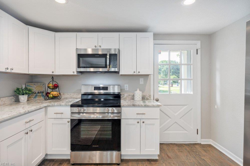 Photo 12 of 49 residential for sale in Chesapeake virginia
