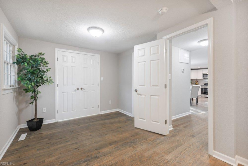 Photo 16 of 49 residential for sale in Chesapeake virginia