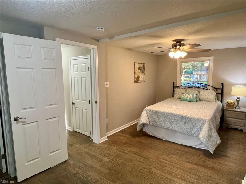 Photo 17 of 49 residential for sale in Chesapeake virginia