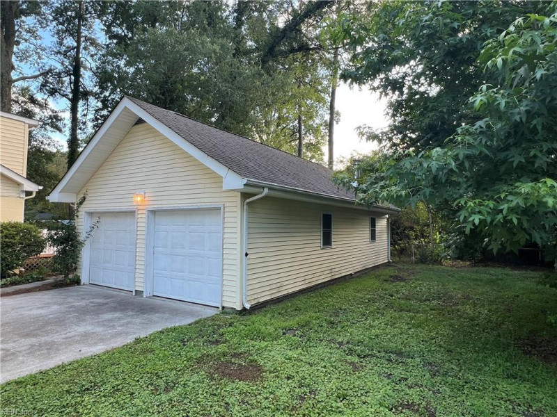 Photo 3 of 49 residential for sale in Chesapeake virginia