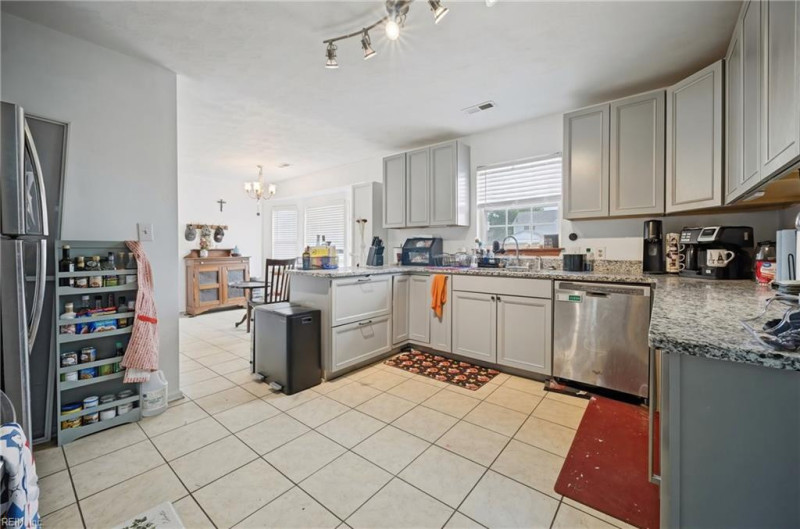 Photo 14 of 50 residential for sale in Suffolk virginia