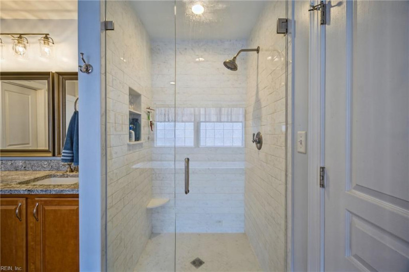 Photo 10 of 21 residential for sale in Chesapeake virginia