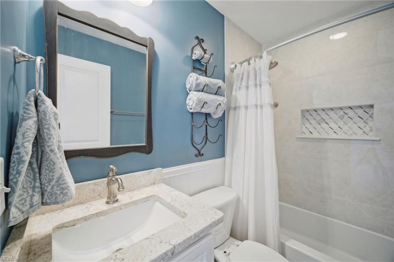 Photo 14 of 21 residential for sale in Chesapeake virginia