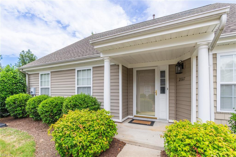 Photo 3 of 46 residential for sale in Suffolk virginia