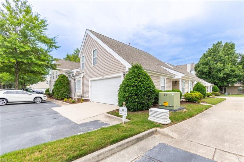 Photo 4 of 46 residential for sale in Suffolk virginia