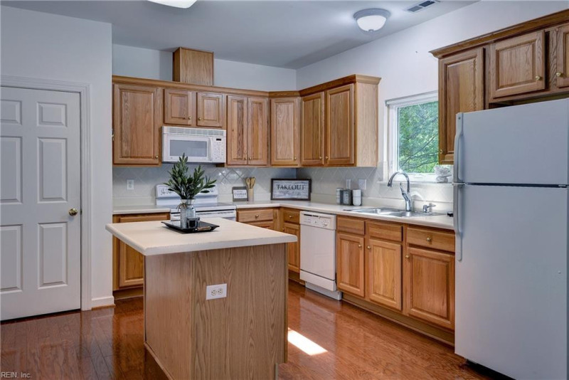Photo 10 of 32 residential for sale in Williamsburg virginia