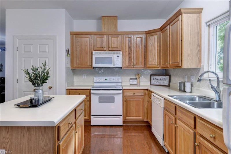 Photo 11 of 32 residential for sale in Williamsburg virginia
