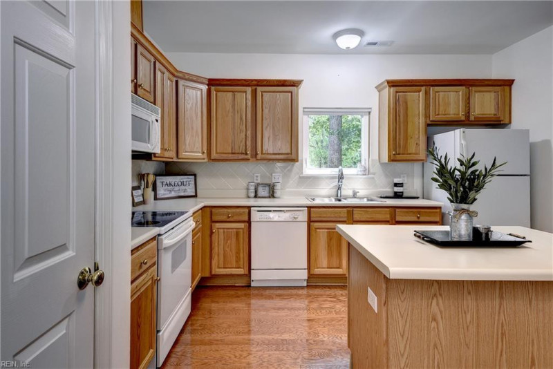 Photo 9 of 32 residential for sale in Williamsburg virginia