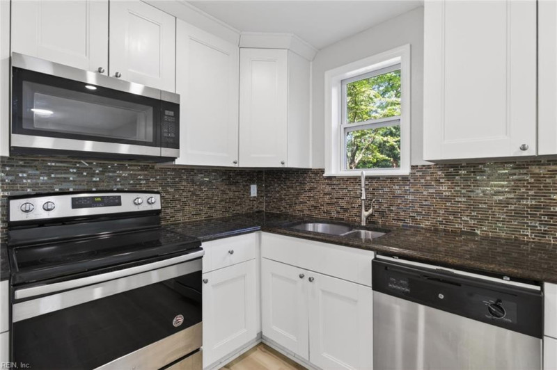 Photo 11 of 33 residential for sale in Norfolk virginia