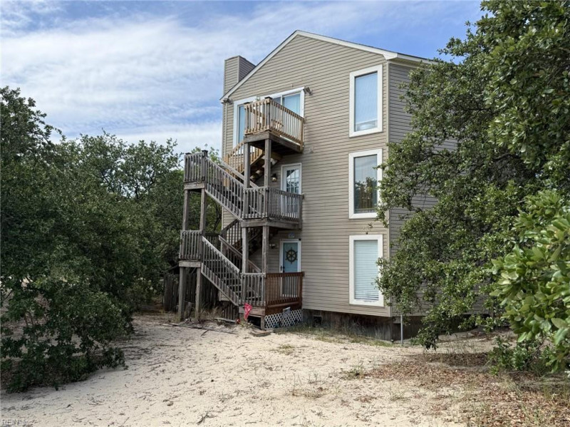 Photo 2 of 17 residential for sale in Norfolk virginia