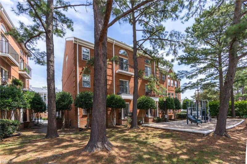 Photo 12 of 47 residential for sale in Norfolk virginia