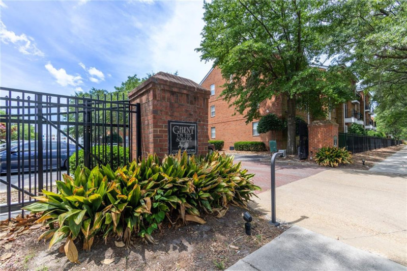 Photo 3 of 47 residential for sale in Norfolk virginia