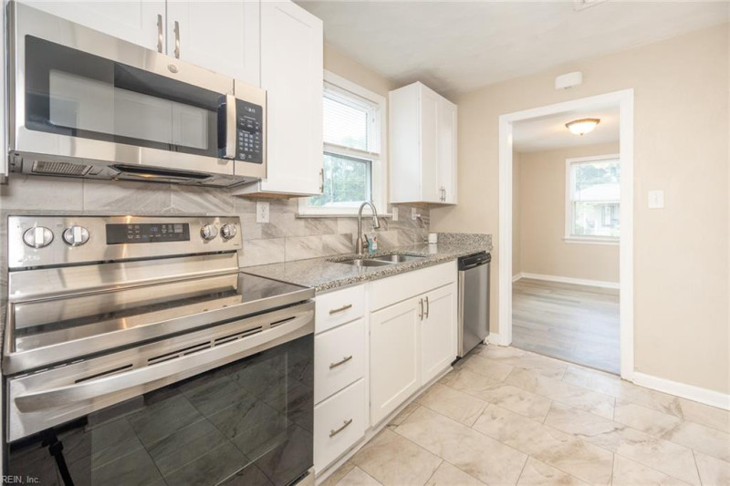 Photo 10 of 43 residential for sale in Virginia Beach virginia