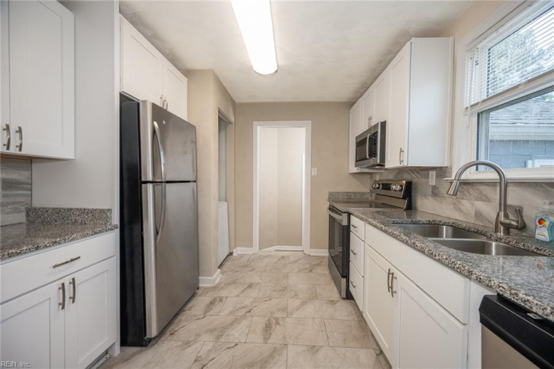 Photo 11 of 43 residential for sale in Virginia Beach virginia