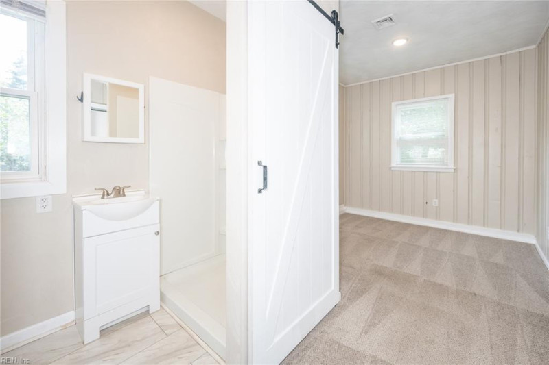Photo 17 of 43 residential for sale in Virginia Beach virginia