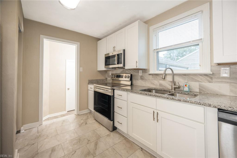 Photo 9 of 43 residential for sale in Virginia Beach virginia