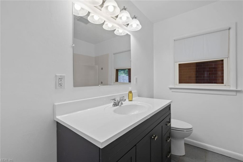 Photo 13 of 28 residential for sale in Suffolk virginia