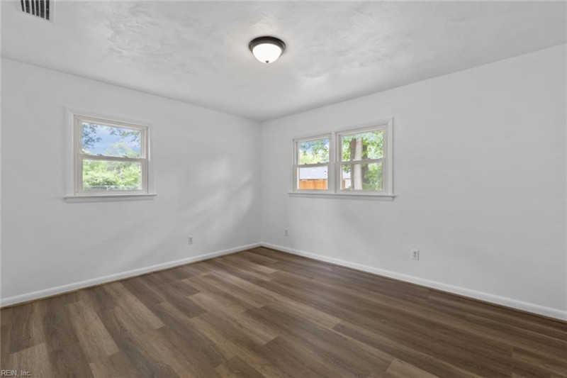Photo 17 of 28 residential for sale in Suffolk virginia