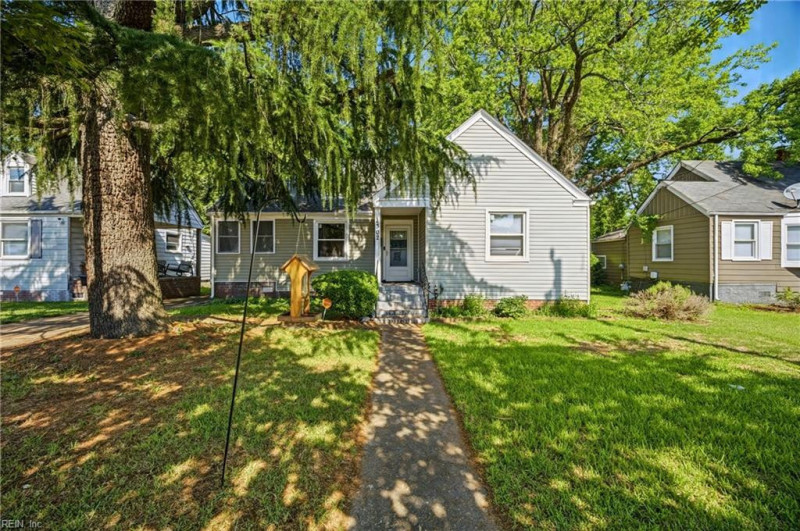 Photo 1 of 31 residential for sale in Portsmouth virginia