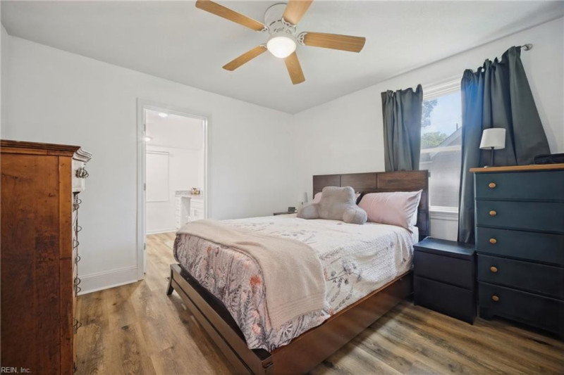 Photo 10 of 31 residential for sale in Portsmouth virginia