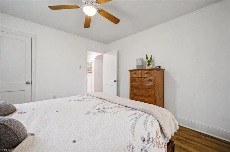 Photo 11 of 31 residential for sale in Portsmouth virginia