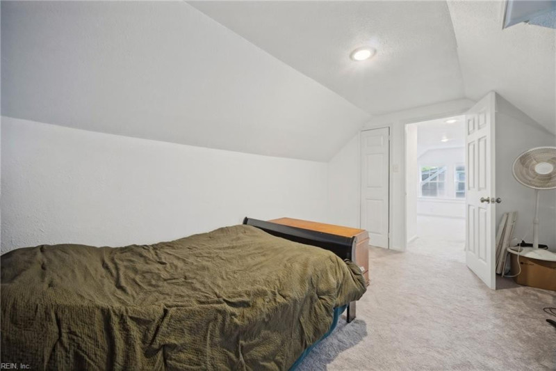 Photo 18 of 31 residential for sale in Portsmouth virginia