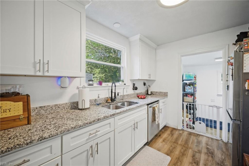 Photo 5 of 31 residential for sale in Portsmouth virginia