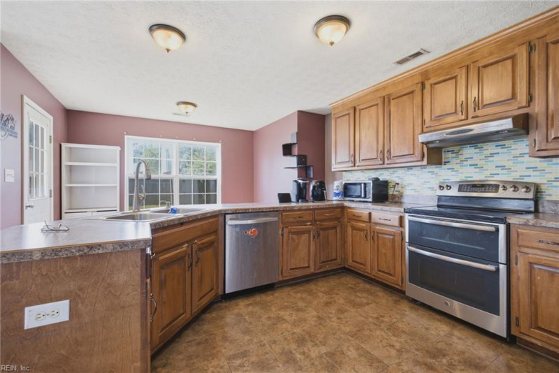Photo 17 of 41 residential for sale in Newport News virginia