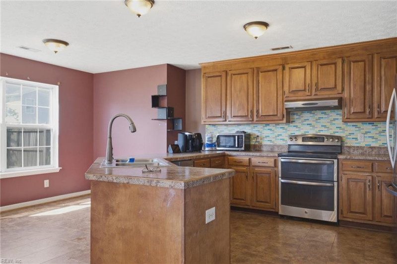 Photo 20 of 41 residential for sale in Newport News virginia