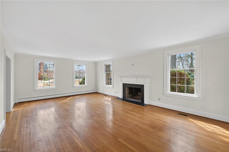 Photo 11 of 49 residential for sale in Virginia Beach virginia