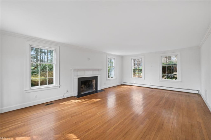 Photo 12 of 49 residential for sale in Virginia Beach virginia