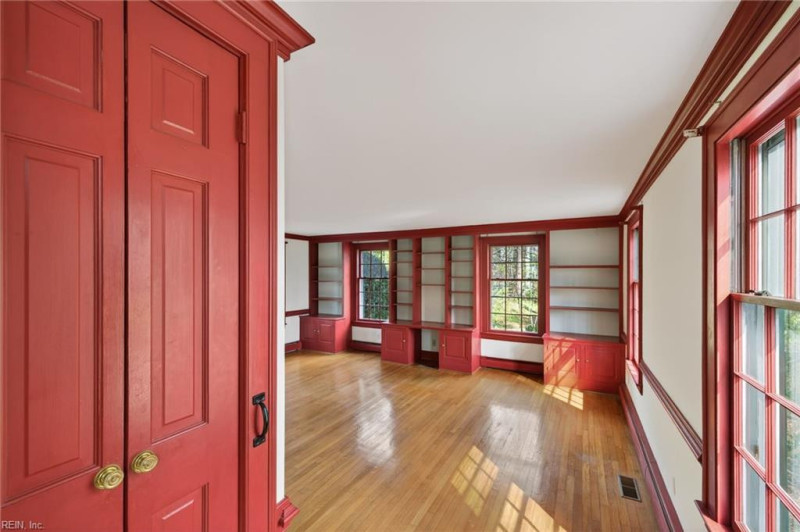 Photo 14 of 49 residential for sale in Virginia Beach virginia