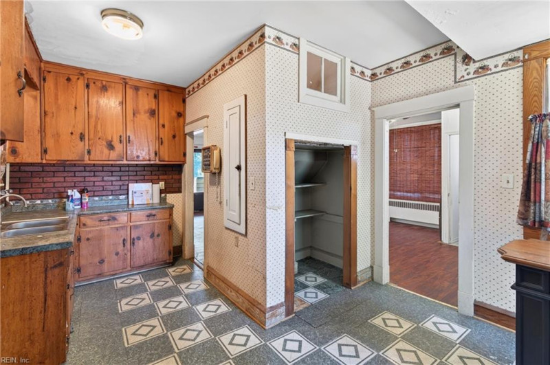 Photo 10 of 27 residential for sale in Newport News virginia