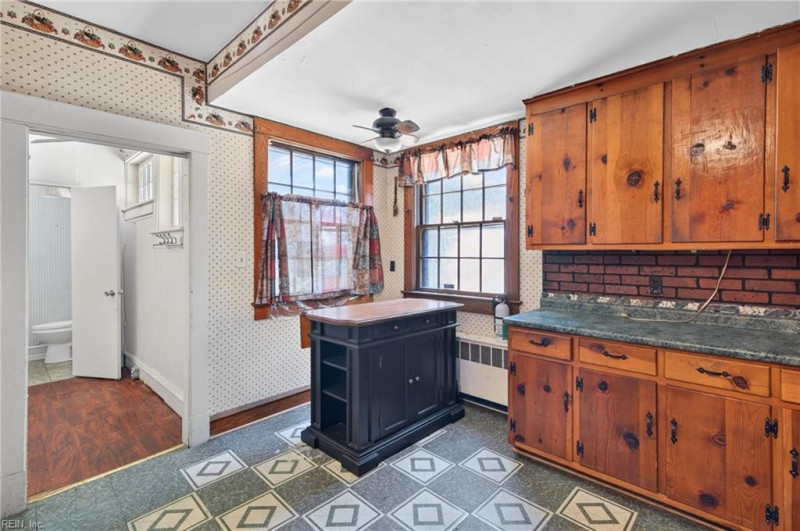 Photo 11 of 27 residential for sale in Newport News virginia