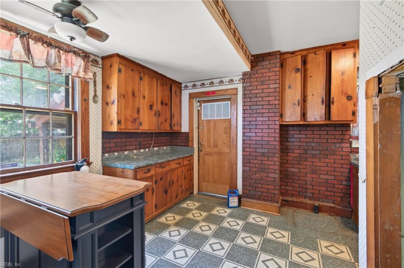 Photo 13 of 27 residential for sale in Newport News virginia