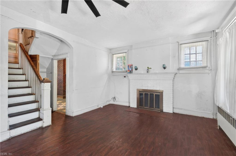 Photo 4 of 27 residential for sale in Newport News virginia